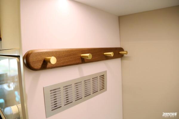 少女心配蒂芙尼藍，嫩你一臉，網紅小姐姐訂製款大通V90房車