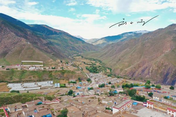 西藏昌都的小眾古鎮，還有一段古長城，知名度卻不高，遊客還不多