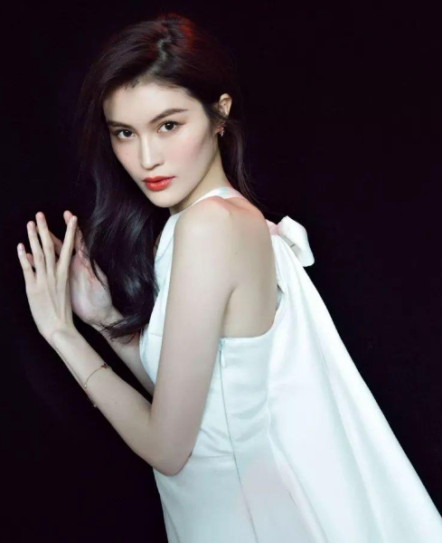 陳偉霆何穗好事將近，兩個人經常甜蜜約會，據說雙方已經見家長了