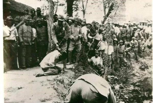 日軍殘忍暴行:鐵絲穿掌心吊樹上暴打,被狼狗撕咬,雪地罰跪一夜 日軍殘忍暴行:鐵絲穿掌心吊樹上暴打,被狼狗撕咬,雪地罰跪一夜