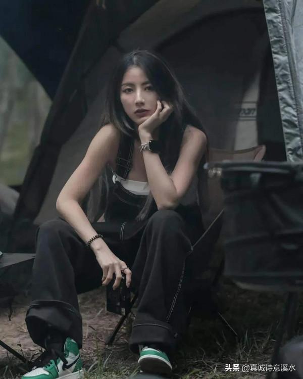 她是北京師範大學的校花,也是校園裡的超級學霸 她是北京師範大學的校花,也是校園裡的超級學霸