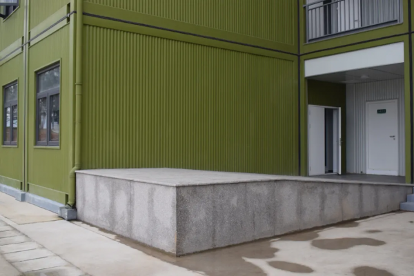 年前搬新家！拆裝式營房，來了