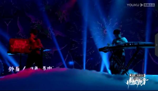 《中國潮音》首播，國朝舞臺神仙打架，驚呼：張靚穎太開放了