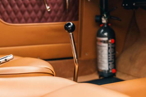 英國小廠復刻藍旗亞經典老車！獨特優雅造型，減重效能不俗