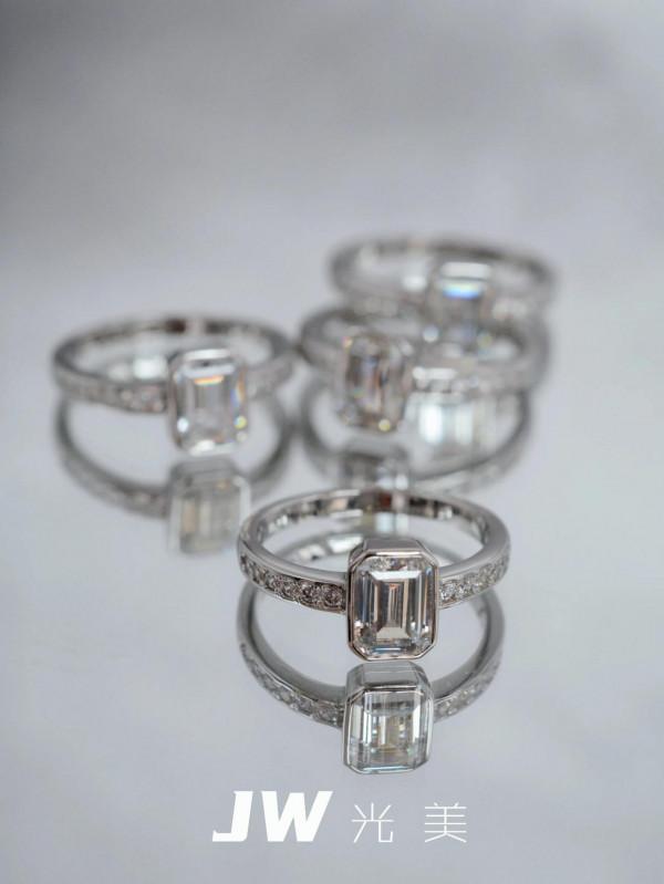 哇塞！這個戒指也太美了吧，blingbling ✨太閃了