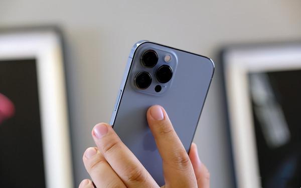 降價的iPhone13依然很貴,花2個月的工資買它?國產機不香嗎 降價的iPhone13依然很貴,花2個月的工資買它?國產機不香嗎