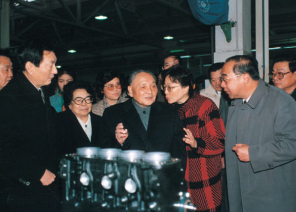 58年鄧小平視察一汽，談到燃油緊張時幽默地說：只要不燒茅臺就行