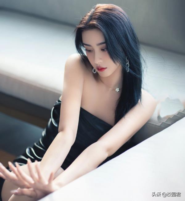 圈內公認的德雲女孩只有兩個，一個是謝楠，一個是趙小棠