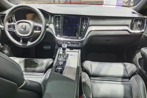 二線豪華品牌家轎怎麼選？文中會給您答案