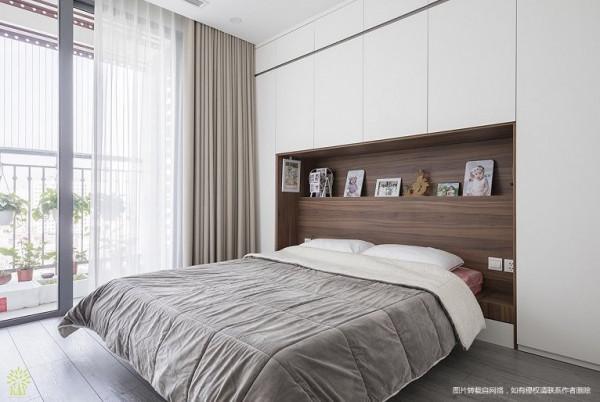 床頭櫃早過時了！現在小戶型流行這樣做，收納瞬間大2倍