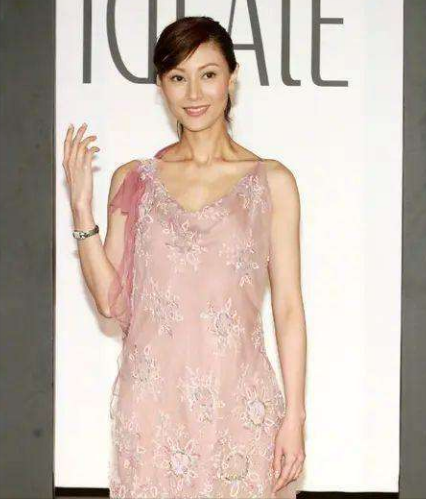 臉部凹陷如鬼，脖子青筋暴起，這些暴瘦的女星自己不害怕嗎？