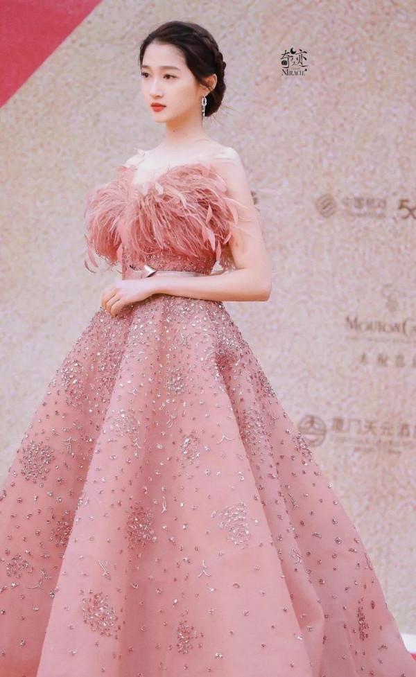 金雞獎女星紅毯造型，一個比一個驚豔