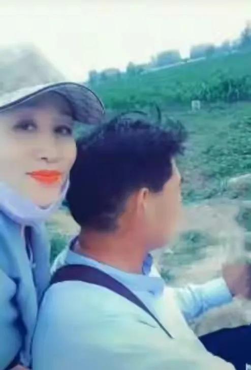 大衣哥經紀人紛紛“落馬”，為什麼他的鄰居朱善闊卻被嘖嘖稱道？