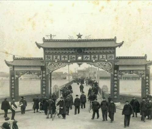 國民黨師長率萬人起義，47歲拒當司令員回鄉，胡耀邦專門設宴送行