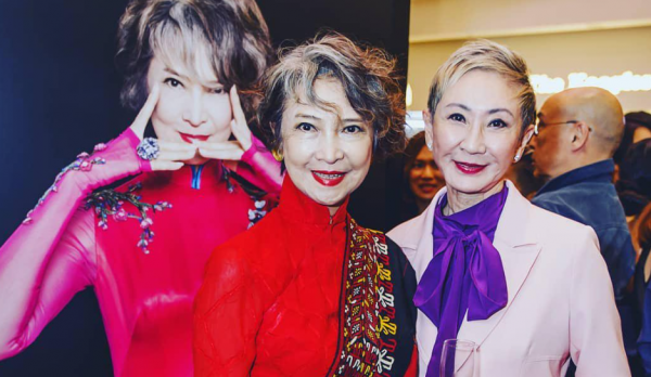 第一個甩了謝賢的女人，因慈善向那英下跪，蕭芳芳到底是什麼來頭