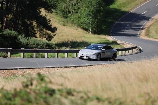 F1威廉姆斯操刀 智己L7山路賽道測試諜照曝光