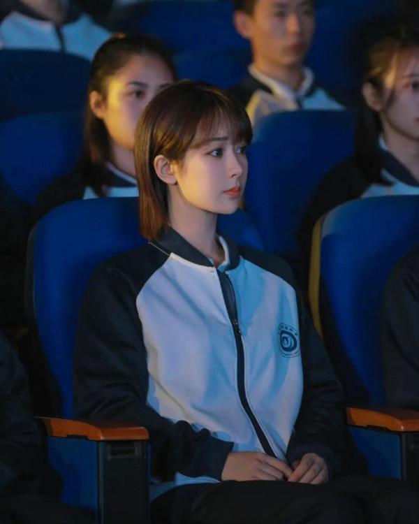 短髮的楊紫（高畫質美圖）