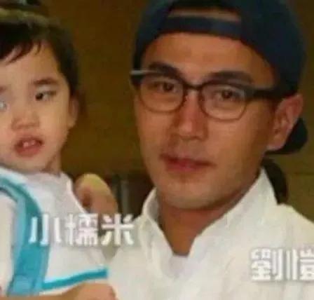 曝小糯米正臉照，扎小辮古靈精怪，難怪楊冪不願公開