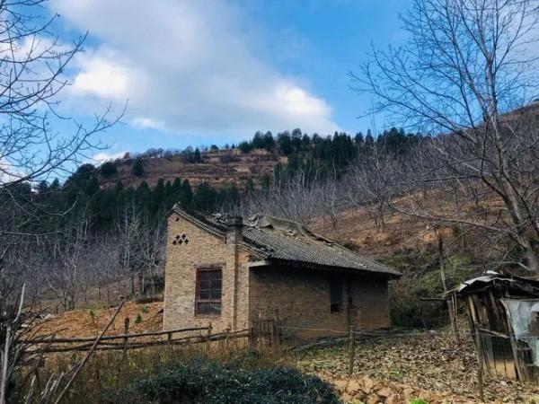 高山之上，秦嶺終南山有個原本熱鬧的空中村落，也許即將永遠消亡