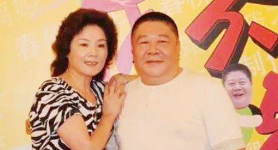 曾一次性喝27扎啤酒，因“翻譯官”一角走紅，劉金山如今怎麼樣了