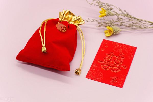 到了60歲,這兩種份子錢就別再給了,給了也是白給,沒意義 到了60歲,這兩種份子錢就別再給了,給了也是白給,沒意義