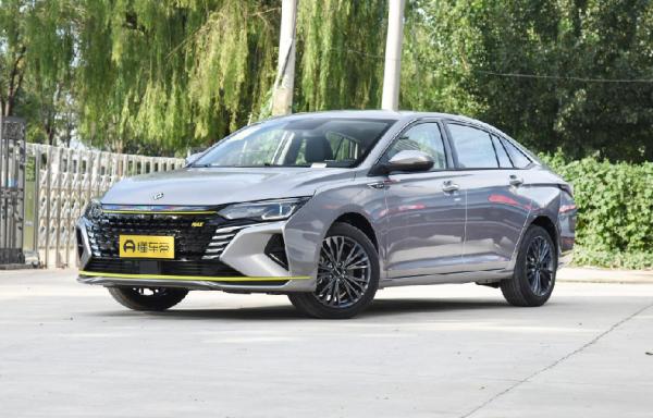 高階效能家轎的普及者,風神奕炫MAX效能卓越,又能顧家 高階效能家轎的普及者,風神奕炫MAX效能卓越,又能顧家