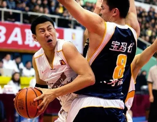 長文 | 中國籃球兩位名宿，李楠和朱芳雨，誰的生涯成就更高？