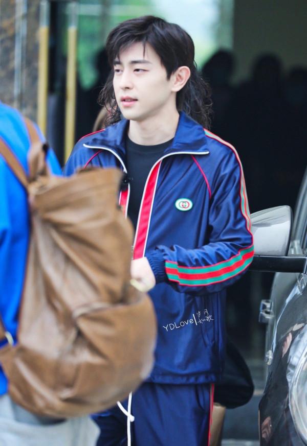 還以為鄧倫坐樹上了,盤點鄧倫那些搞笑的錯位神圖 還以為鄧倫坐樹上了,盤點鄧倫那些搞笑的錯位神圖