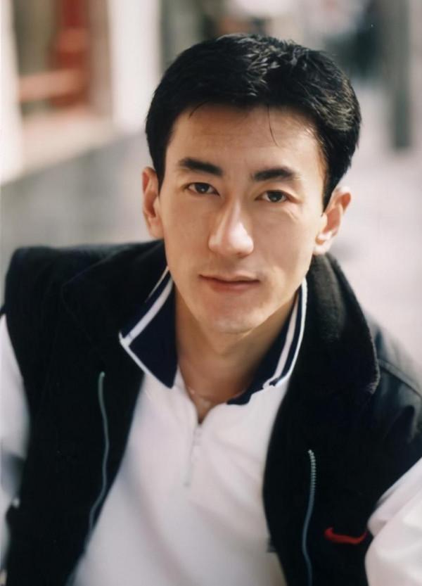 魯健牽手鄭天亮：同一屋簷下分居背後的辛酸與溫情