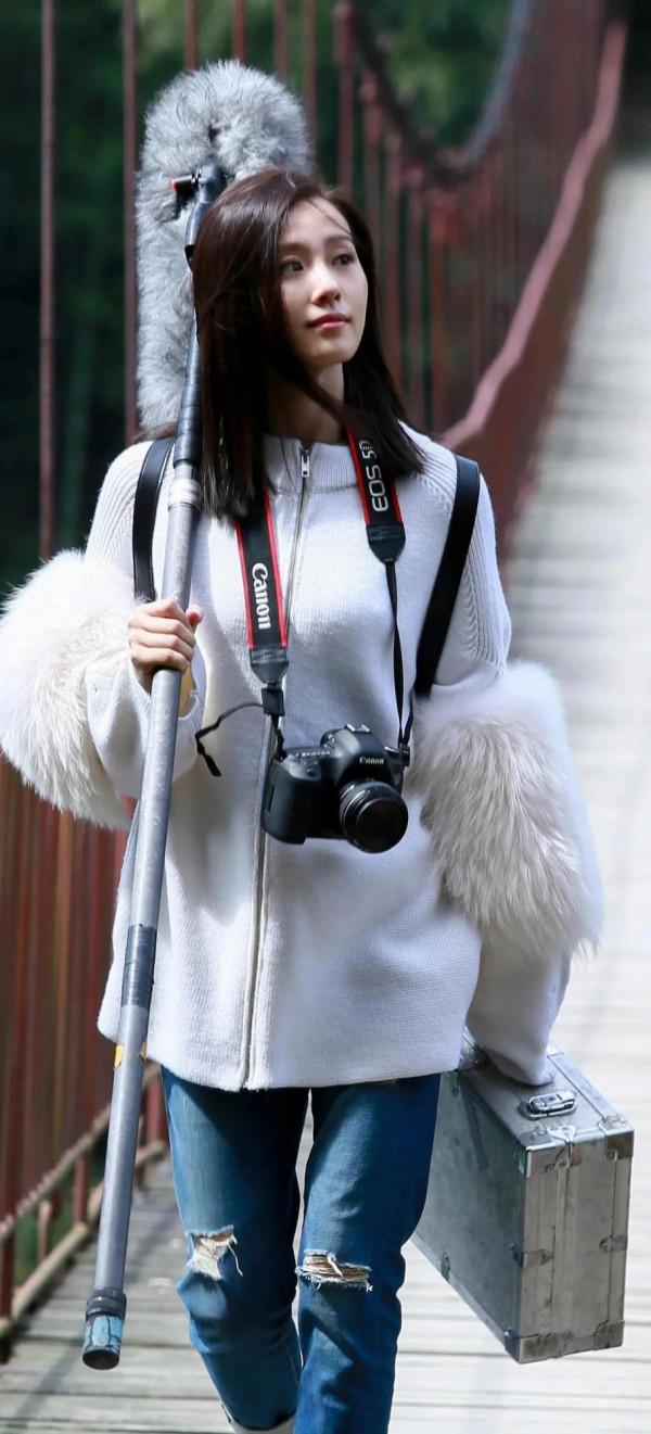 女神劉詩詩，高貴優雅