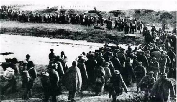 妻子苦守27年，換來黃維出獄後的一聲“滾”，精神失常後跳河自盡