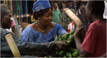 非洲腳踏車騎手：載500斤香蕉騎行100公里，時速70公里不踩剎車