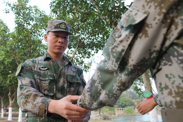 站直咯,不準哭 站直咯,不準哭