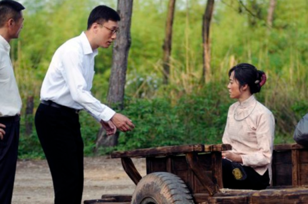 《潛伏》中的假夫妻,在白區普遍存在,原因不復雜,只為了好租房 《潛伏》中的假夫妻,在白區普遍存在,原因不復雜,只為了好租房