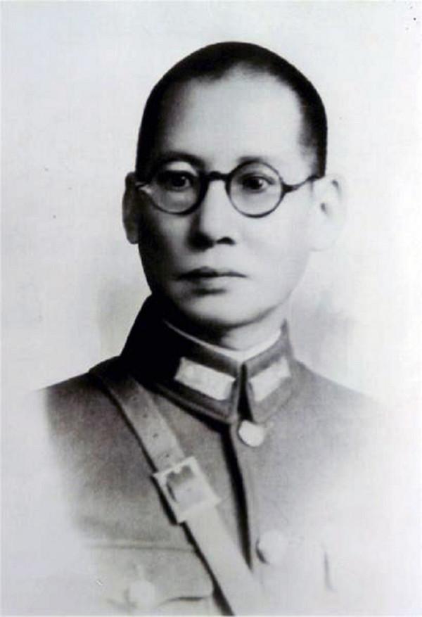 國軍中將王慧生因得罪龍雲而辭職，後又隨其起義，為何被公審槍決