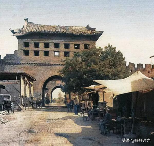 晚清老照片:男子留長指甲,兵丁撅腚射箭,男子舉大石 晚清老照片:男子留長指甲,兵丁撅腚射箭,男子舉大石