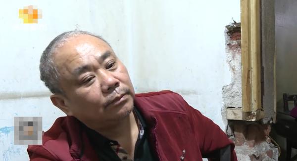 母親去世留下6萬喪葬費,為了錢五兄妹撕破臉皮,在街上大打出手 母親去世留下6萬喪葬費,為了錢五兄妹撕破臉皮,在街上大打出手