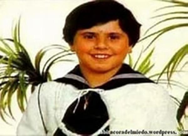 1986年，一硫酸車追尾，車上10歲男孩失蹤，車上毒品粉末引發猜測