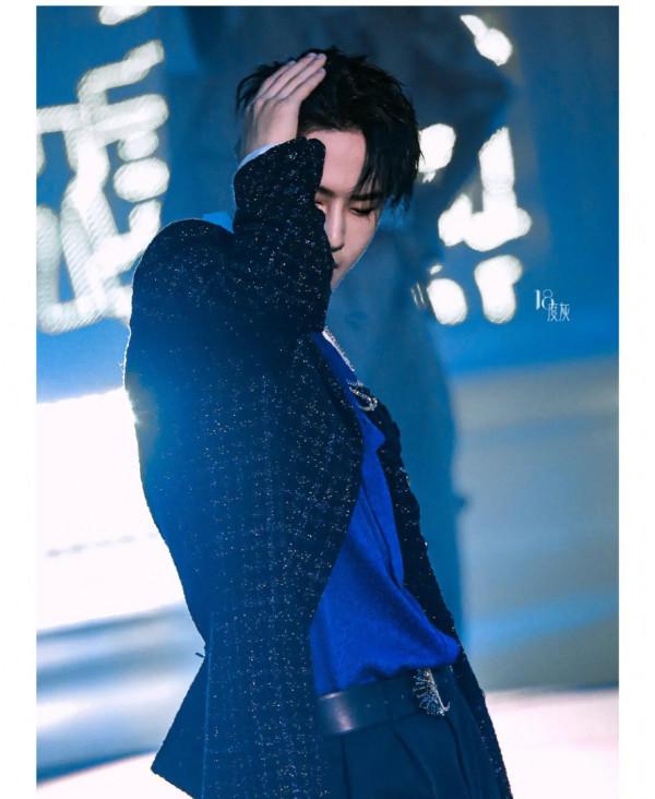 王一博這組圖片好欲啊 王一博這組圖片好欲啊