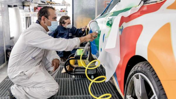 寶馬全新2系藝術車釋出!油漆工人來創作,融合墨德兩國國旗 寶馬全新2系藝術車釋出!油漆工人來創作,融合墨德兩國國旗