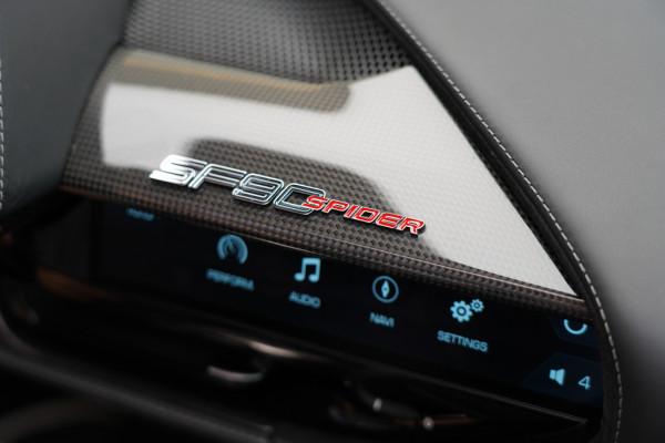 體驗法拉利SF90 Spider，千匹馬力敞篷混動超跑，2.5秒即可破百