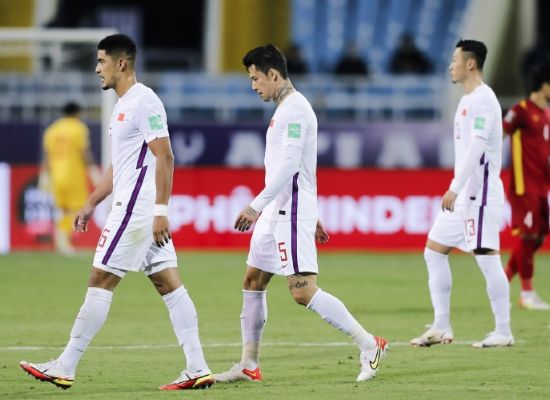 中國足壇曝驚人黑幕！進國足明碼標價：想踢幾場就打多少錢