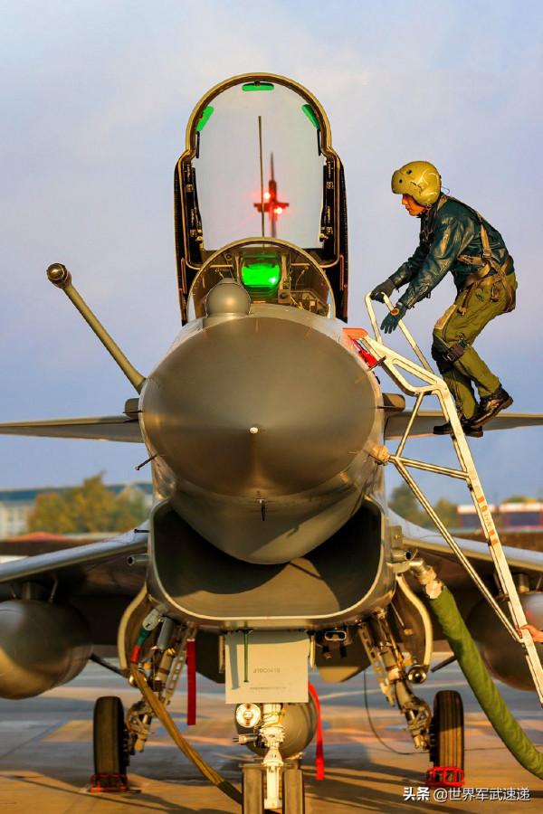 483架對216架,從落後到青出於藍,中俄四代半戰機對比 483架對216架,從落後到青出於藍,中俄四代半戰機對比