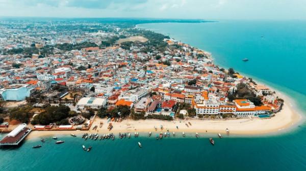 在諾獎得主古爾納的故鄉，大海不再只有傷痛