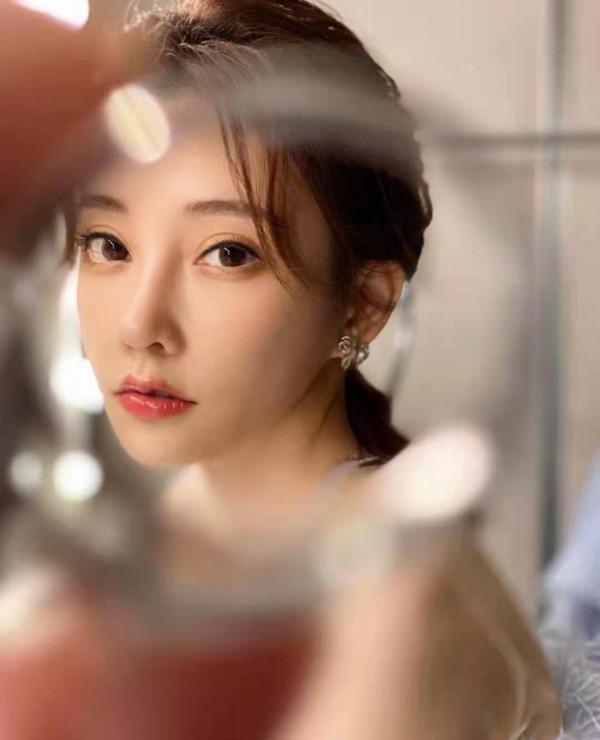 馮提莫營業力度足？跨年大舞臺公開一半，粉絲直呼等待剩下的公開