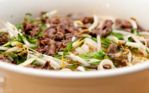 天冷了，煮一鍋粉兒，熱乎乎的，真香