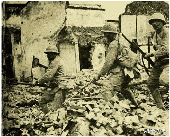 民兵爆破英雄，抱著地雷掂量：這個&OpenCurlyDoubleQuote;西瓜&rdquo;40斤，夠日本兵吃的