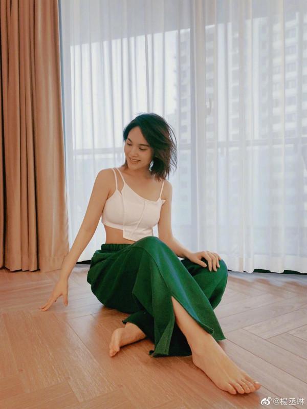 李榮浩老婆真好看，可甜可鹹，時而很可愛，時而那麼酷