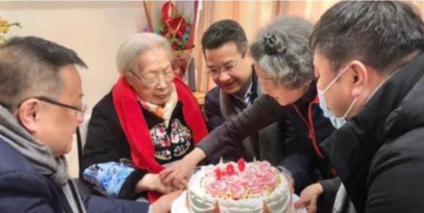 12位年近100歲還健在的老戲骨，秦怡令人敬佩，田華一生太可憐