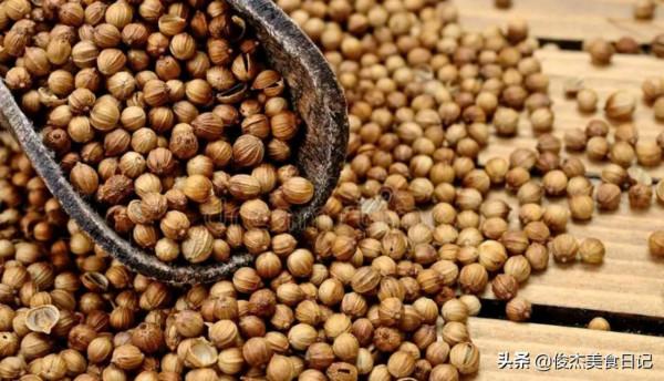 大廚詳細教給你廚房四十多種常用香料知識和用處,建議收藏學習 大廚詳細教給你廚房四十多種常用香料知識和用處,建議收藏學習